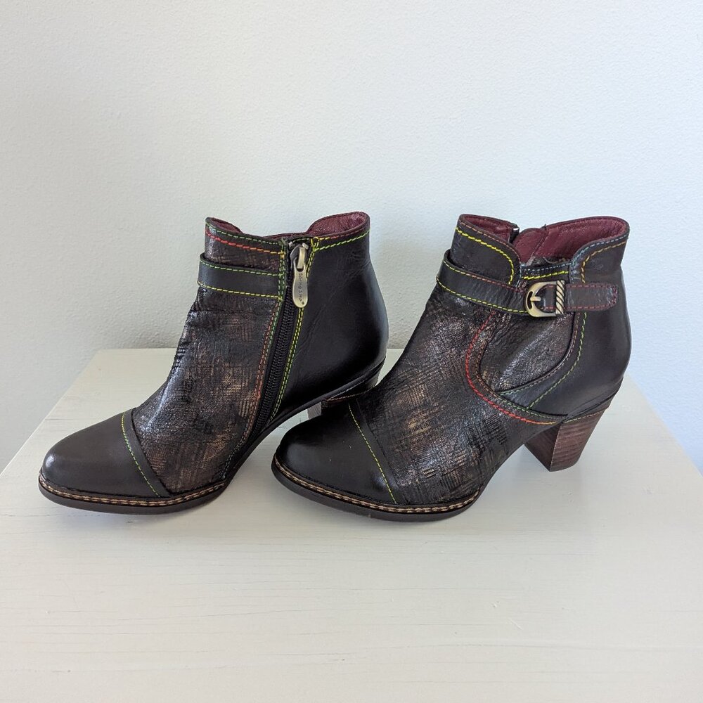 L'Artiste Captivate Leather Boots, 5.5